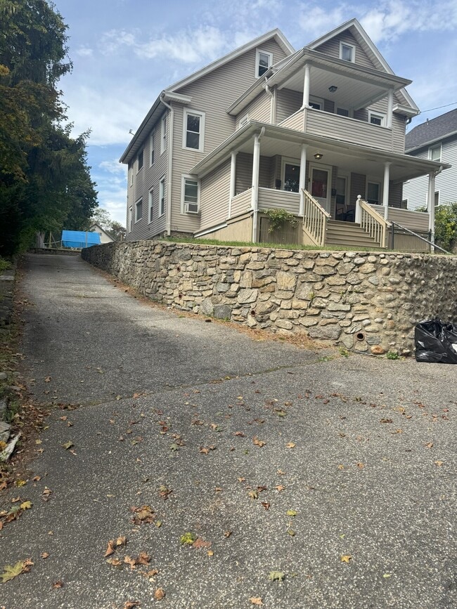 8 North Ave in Derby, CT - Foto de edificio - Building Photo