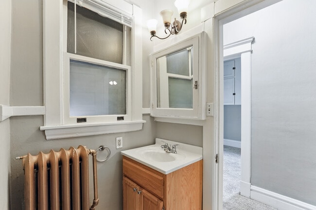 1862 Roblyn Ave, Unit #1 in St. Paul, MN - Building Photo - Building Photo