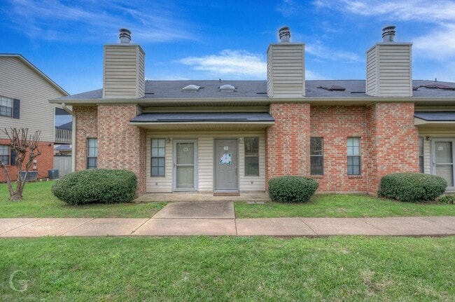 property at 3636 Greenacres Place Dr