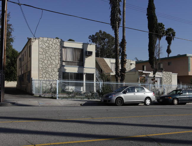 6920 Fulton Ave in North Hollywood, CA - Foto de edificio - Building Photo