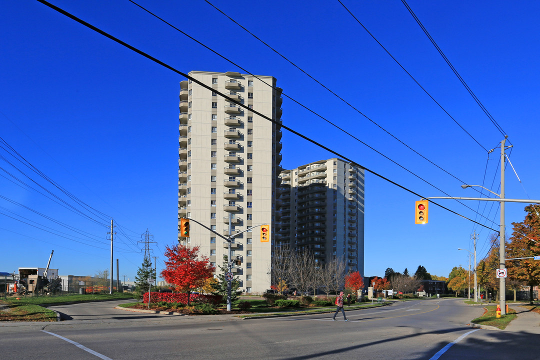 Wilson Place I in Kitchener, ON - Building Photo