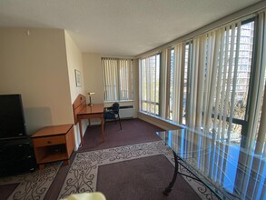 5911 Alderbridge Way in Richmond, BC - Building Photo - Building Photo