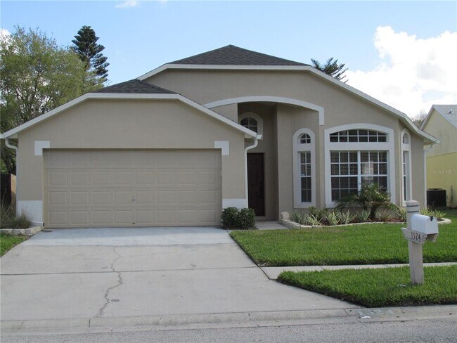 1524 Maximilian Dr in Zephyrhills, FL - Building Photo - Building Photo
