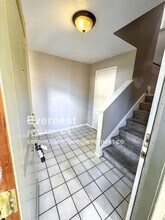 1631 Porter Way in Stockton, CA - Foto de edificio - Building Photo