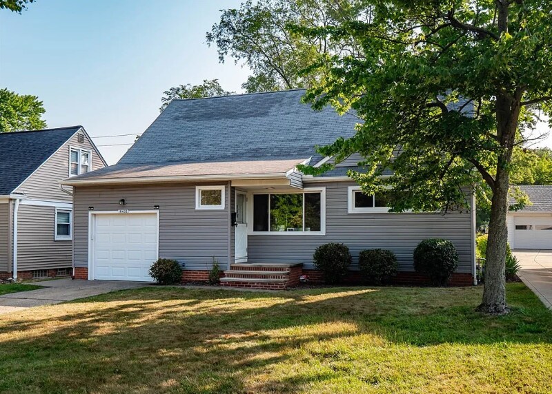 16402 Webster Rd in Middleburg Heights, OH - Building Photo