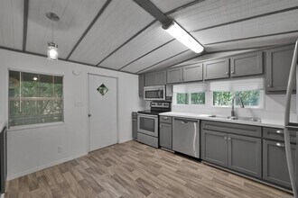 6432 Longmire Rd in Conroe, TX - Building Photo - Building Photo