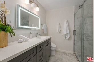 843 N Martel Ave in Los Angeles, CA - Building Photo - Building Photo