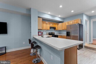 1818 E Pratt St in Baltimore, MD - Building Photo - Building Photo