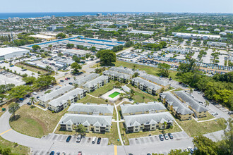 Linton Ridge Condominiums in Delray Beach, FL - Building Photo - Building Photo