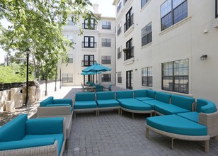 Vines at Turtle Creek in Dallas, TX - Foto de edificio - Building Photo