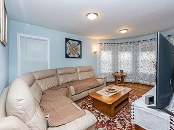 592 Trapelo Rd in Belmont, MA - Building Photo - Building Photo
