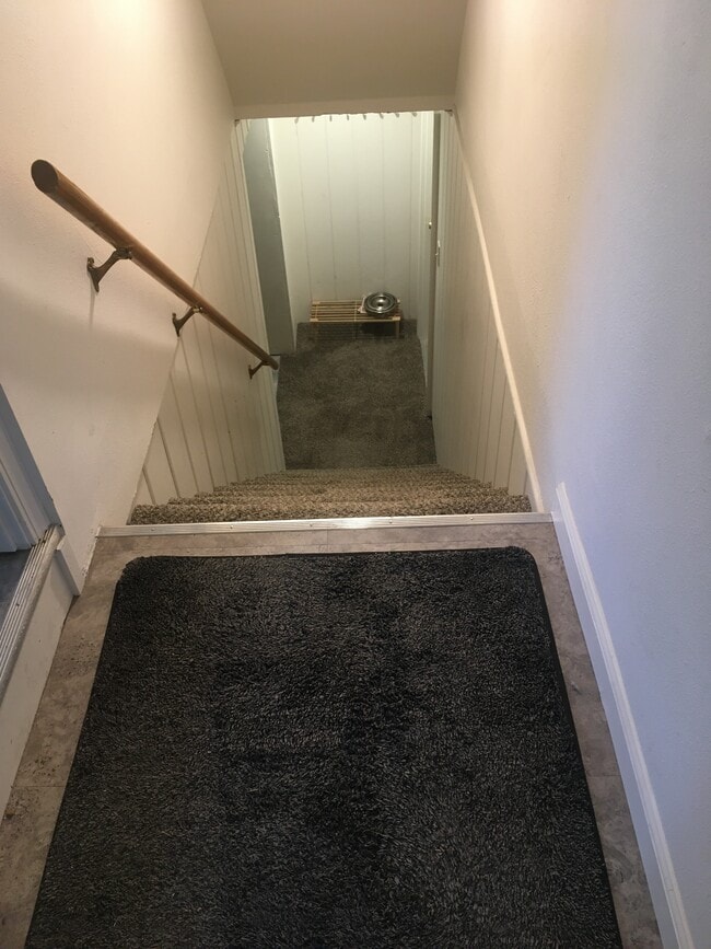 103 W 30th Ave, Unit Bsmt Apartment furnished in Spokane, WA - Foto de edificio - Building Photo