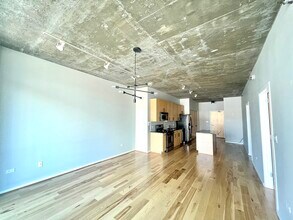 321 S Sangamon St, Unit 509 in Chicago, IL - Foto de edificio - Building Photo