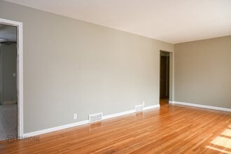 2210 9th Ave N in Grand Forks, ND - Building Photo - Building Photo
