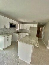 2021 Wellington Rd in West Palm Beach, FL - Building Photo - Building Photo