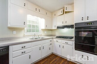 1374 Live Oak Ln in Acworth, GA - Building Photo - Building Photo