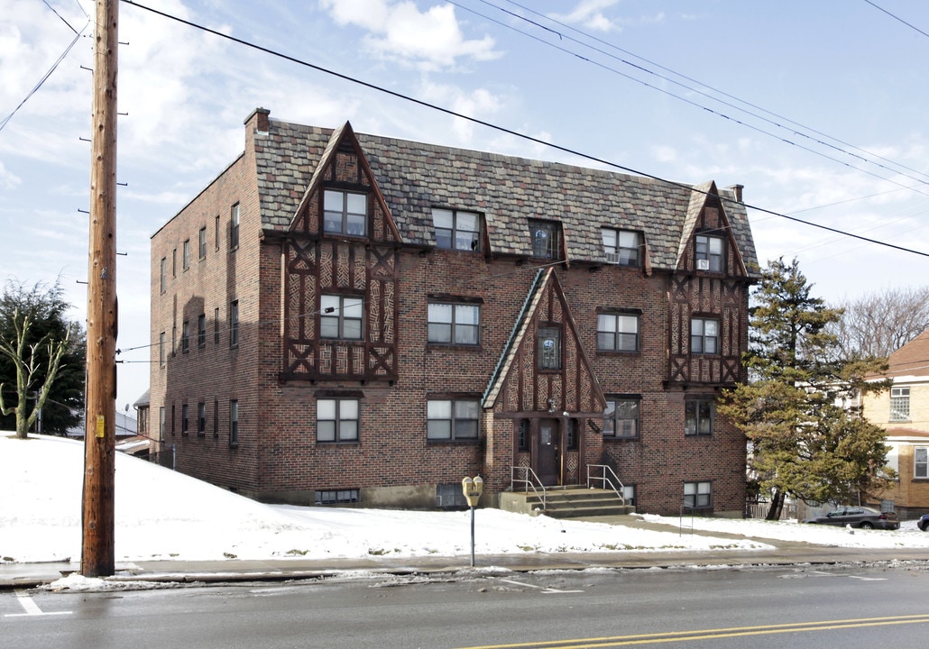 3100 Brownsville Rd in Pittsburgh, PA - Foto de edificio