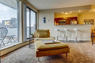 The Sans Souci in Ann Arbor, MI - Foto de edificio - Building Photo