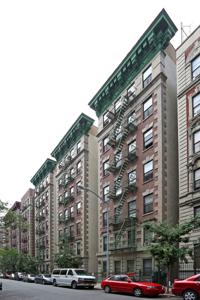 Elevatored Apartment Building in New York, NY - Foto de edificio - Building Photo