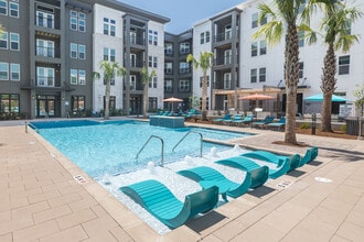 Founders Yard in Charleston, SC - Foto de edificio - Building Photo