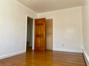 75 Euston Rd, Unit #8 in Boston, MA - Foto de edificio - Building Photo