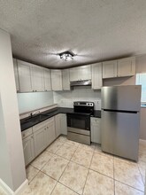4136 Lakeside Dr in Tamarac, FL - Building Photo - Building Photo