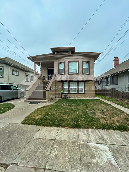 1512 Pacific Ave in Alameda, CA - Building Photo