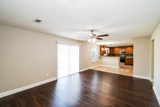 1259 Bedrock Dr in Orange Park, FL - Foto de edificio - Building Photo