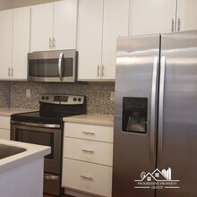 525 E Kiowa St in Colorado Springs, CO - Foto de edificio - Building Photo