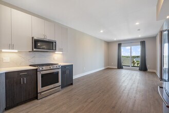 408 N Front St, Unit 10 in Philadelphia, PA - Building Photo - Building Photo