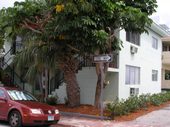 235-245 79th St in Miami Beach, FL - Building Photo - Building Photo