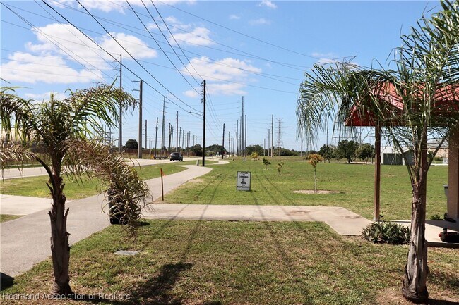1165 Memorial Dr in Avon Park, FL - Building Photo - Building Photo