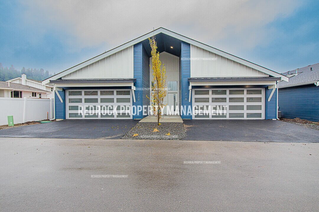 710 S Crescent Ln in Spokane Valley, WA - Building Photo
