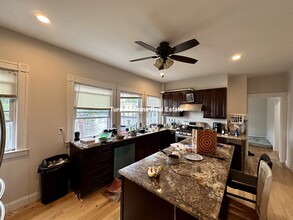 3 Mount Vernon St, Unit 2 in Boston, MA - Foto de edificio - Building Photo
