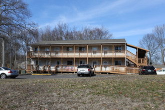 46 Platoz Dr in Uncasville, CT - Building Photo - Building Photo