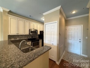 18009 Kings Point Dr in Cornelius, NC - Building Photo - Building Photo