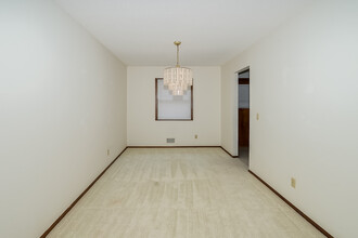 8701 47th Ave N in Minneapolis, MN - Foto de edificio - Building Photo