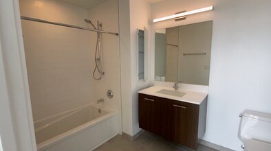 1243 N Paulina St, Unit 1207 in Chicago, IL - Building Photo - Building Photo