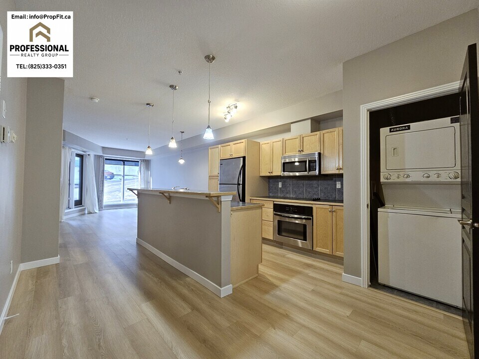 10503-10598 98 Ave NW in Edmonton, AB - Building Photo