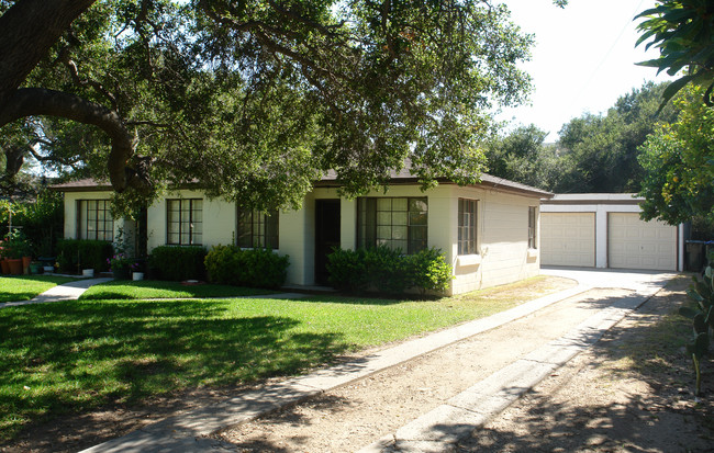 1028-1030 Laurel Rd in Santa Paula, CA - Building Photo - Building Photo