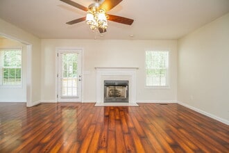 2814 Tyler Ct in Spring Hill, TN - Foto de edificio - Building Photo