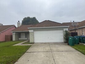 2730 Togninali Ln in Stockton, CA - Building Photo