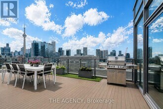 111 Bathurst St in Toronto, ON - Building Photo - Building Photo
