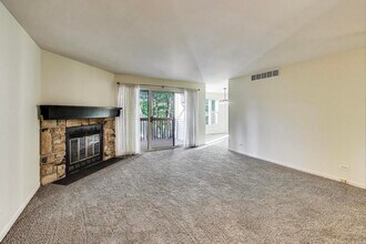 534 River Front Cir in Naperville, IL - Foto de edificio - Building Photo