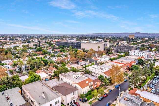 834 S Orange Grove Ave in Los Angeles, CA - Building Photo - Building Photo