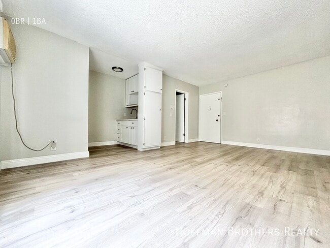 5452 Sierra Vista Ave