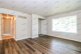 385 Patterson Ln in Florissant, MO - Building Photo - Building Photo
