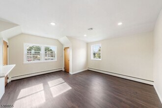 2429 Vauxhall Rd in Union, NJ - Foto de edificio - Building Photo