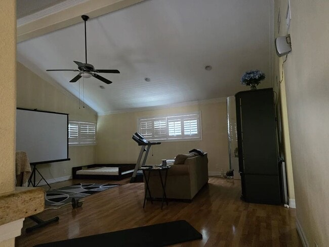 19724 Nancy Cir in Cerritos, CA - Foto de edificio - Building Photo