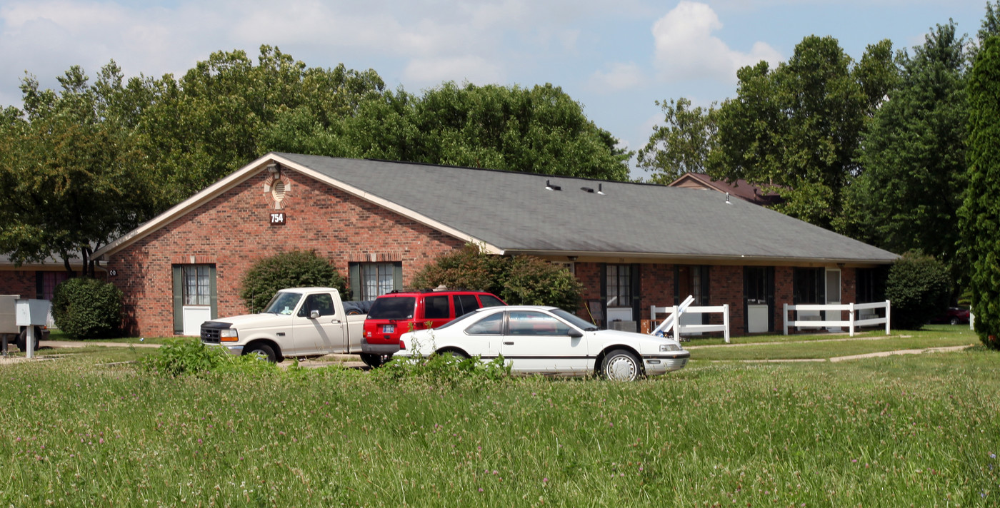 754 Loews Blvd in Greenwood, IN - Foto de edificio